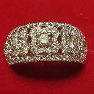 Beautiful design 14K white gold diamond ring